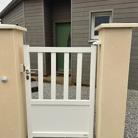 Maison Chaleureuse Proche 7 Personnes Maximum Casa de Férias *